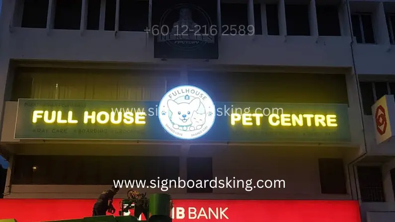 3D Box Up Frontlit Signboard Full House Pet Centre dengan Round Double-Sided Lightbox logo dan huruf LED bercahaya.