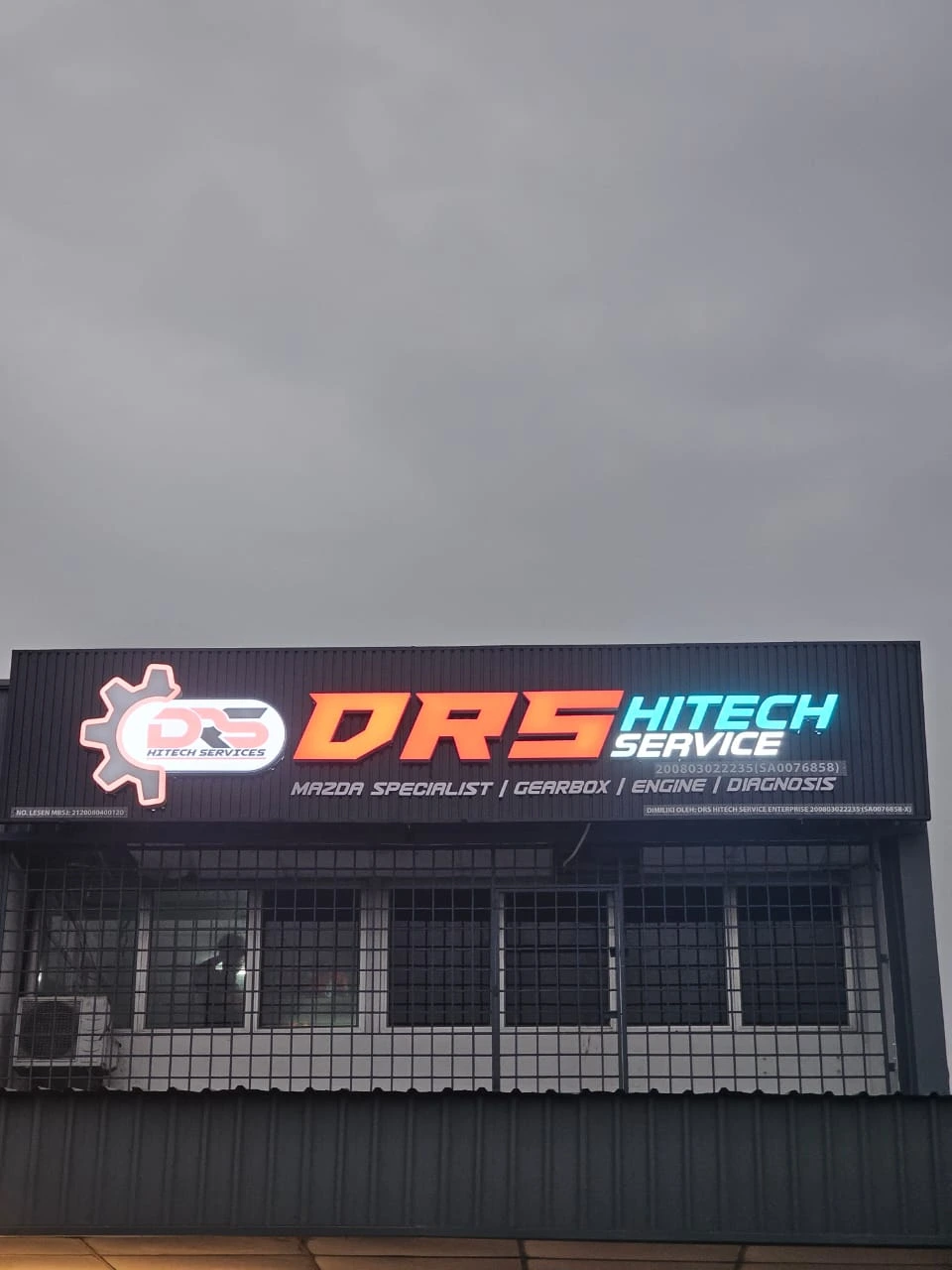 3D box up frontlit signboard with ceiling strip base for DRS HITECH SERVICE commercial shop signage in Malaysia